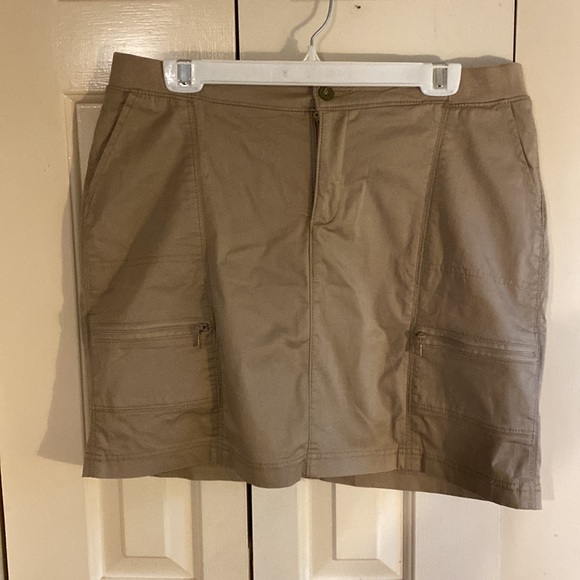 Lee Platinum label skort. Kaki colored size 12. $17.00 - Picture 2 of 5